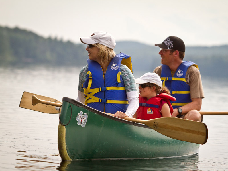 family-canoeing