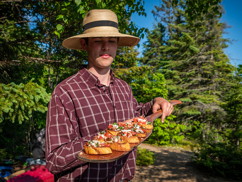 lunch-during-canoe-trip