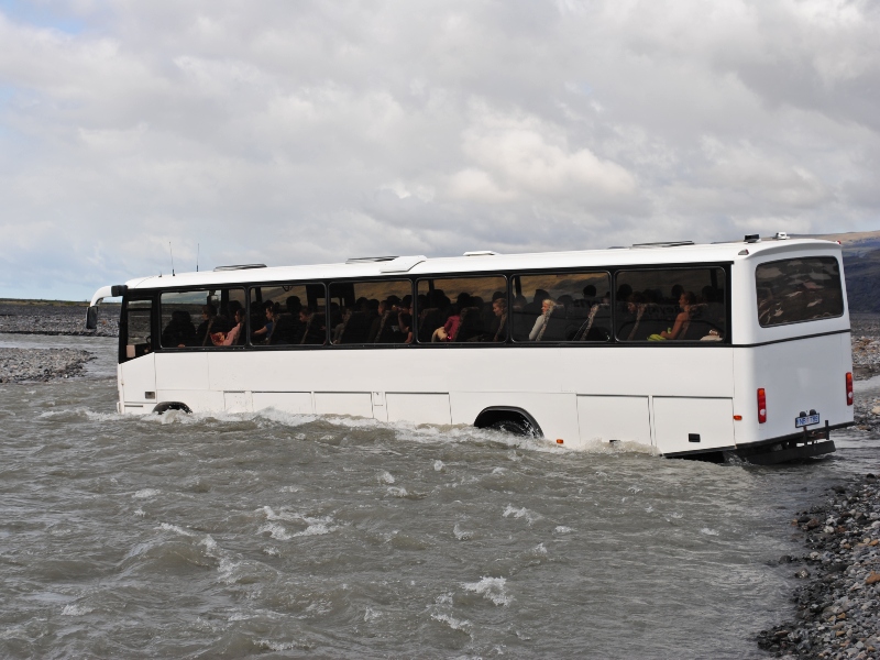 bus-ijsland