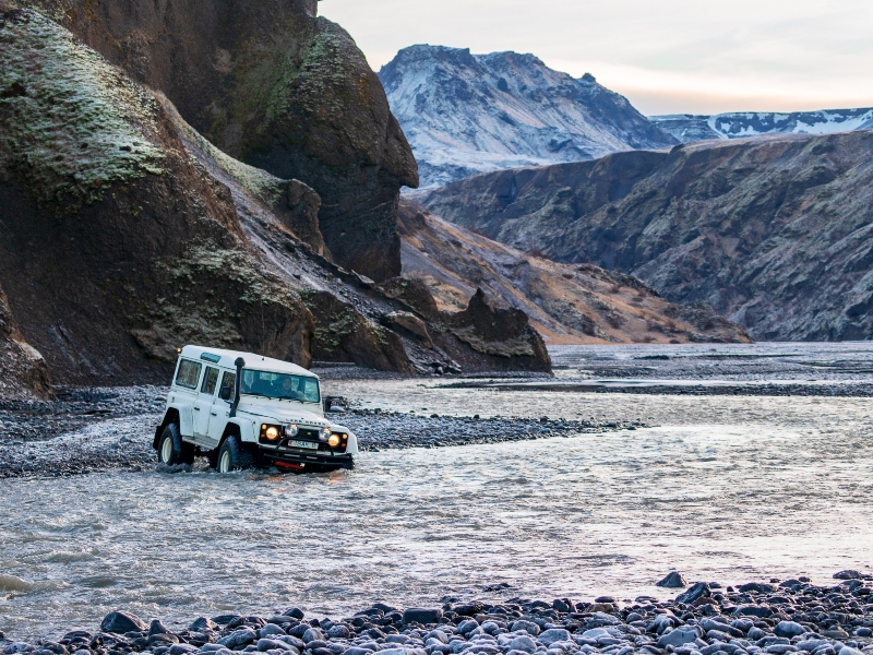 thorsmork-defender-river-crossing-3